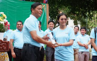 Students received prize for answering plastic pollution related questions