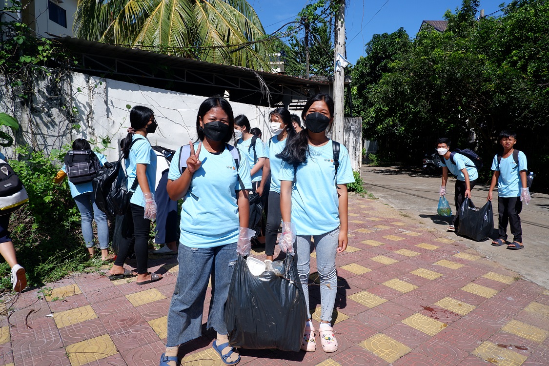 Two students from Preah Sihanouk High School, Kampong Cham posed during the clean up activity