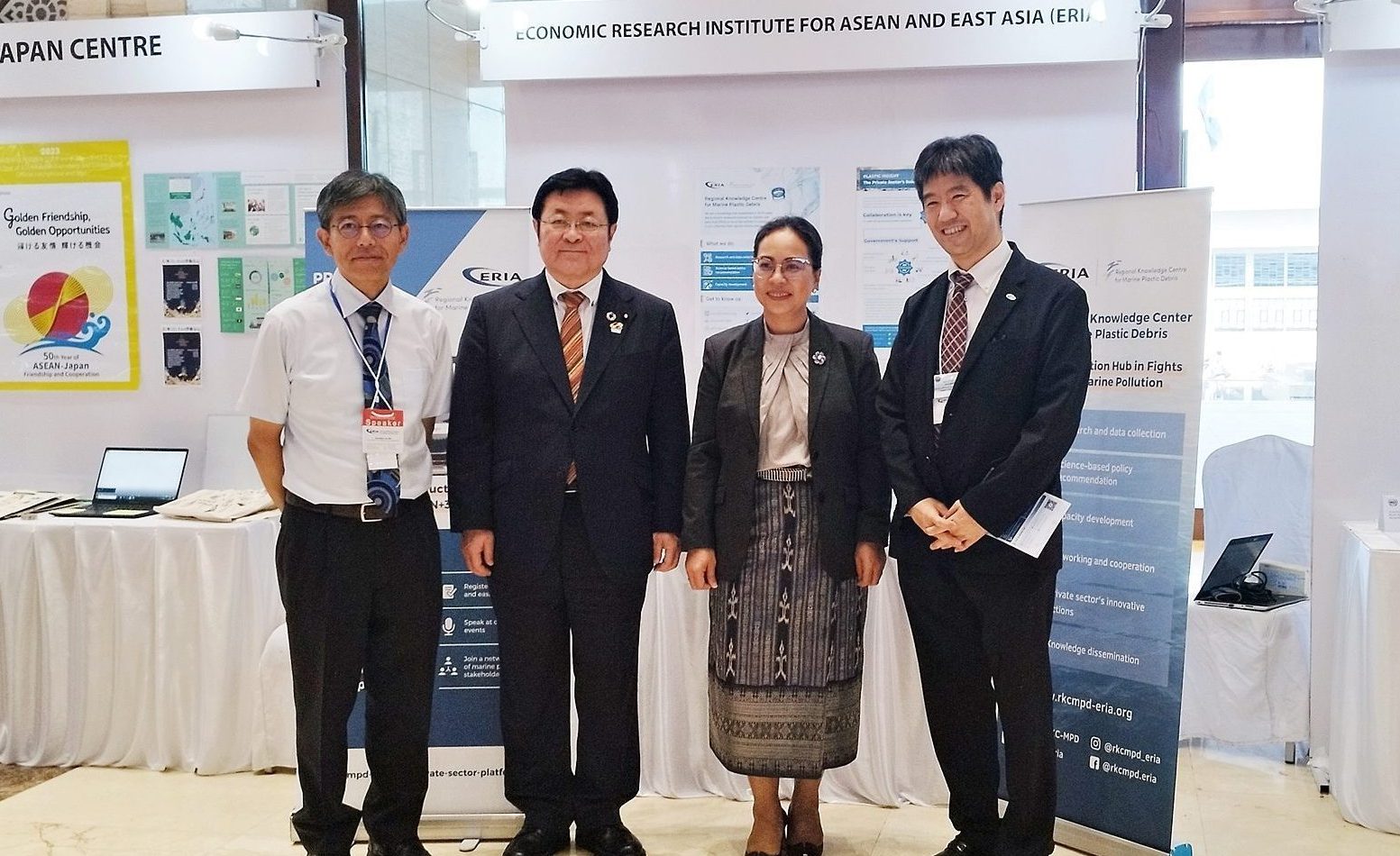 From left to right, Mr Michikazu Kojima (ERIA), Minister Akihiro Nishimura (MOEJ), Minister Bounkham Vorachit (MONRE), and Mr. Koji Hachiyama (ERIA), at the ERIA booth